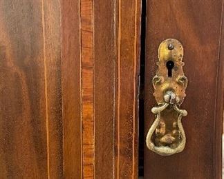 Federal-Style Mahogany Cabinet with Satinwood Inlay. Photo 3 of 4. 