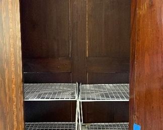 Federal-Style Mahogany Cabinet with Satinwood Inlay. Photo 4 of 4. 