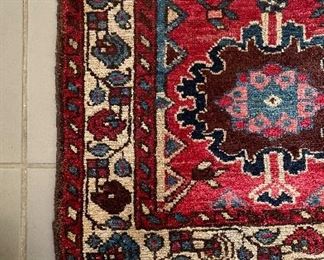 Persian Rug, Malayer. Measures 4' 4" x 6' 6". Photo 2 of 3. 
