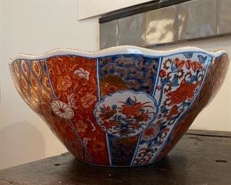 Japanese Imari Bowl with Fluted Rim. Measures 14" D x 6". Photo 1 of 3.