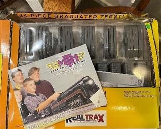 MTH Electric Trains 24-Piece Graduated Trestle Real Trax.