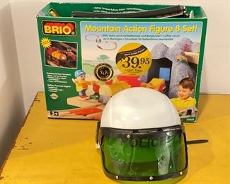 Brio Mountain Action Figure Set. 