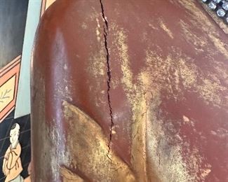 Crack in the shoulder of the statue
