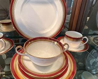 Aynsley Fine China - Marone Royale