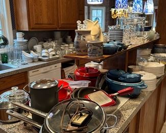 SO MANY KITCHEN ITEMS!