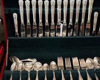 International silver co, kings pattern service for 12 + sides 