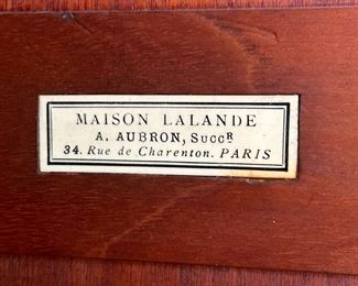 Armoire label