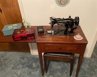 1949 Singer Sewing Machine - excellent shape