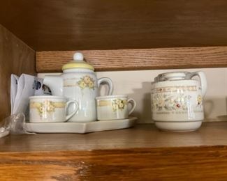 Teapot, cups & platter