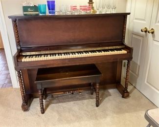 Winter New York piano with stool