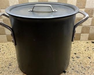 “Commercial Aluminum” cooker with lid