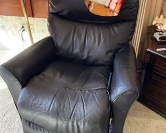 2 of these LaZboy recliners in MBR