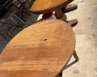 Round table with shelf underneath. Oval drop leaf table.