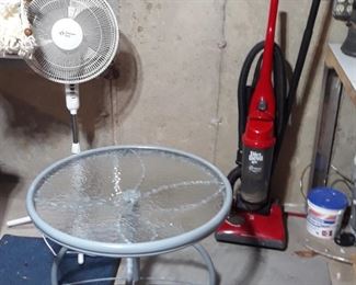 Dirt Devil
Patio table