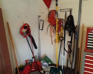 Yardxand Garden basic tools
Gas powered blower