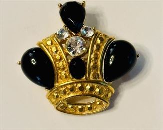 Vintage Trifari crown brooch