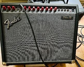 Fender Deluxe 85 amplifier