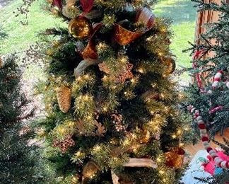 4' decorated Christmas tree