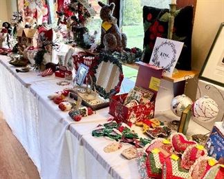 Tables fulls of great Christmas decor
