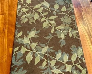 3' x 4' rug in great green and blue color