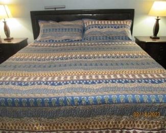 King size comforter w/ 2 pillow shams 