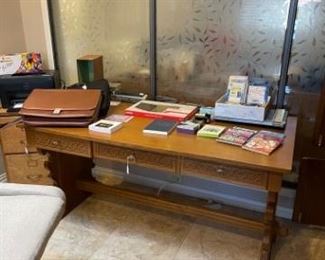 3 drawer desk with key