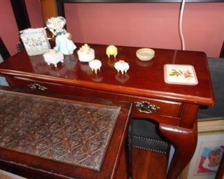 SIDE TABLE FINE CHINA