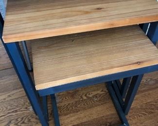 NESTING TABLES 