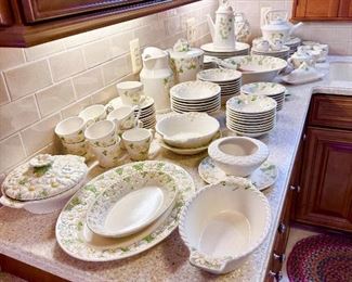 HUGE LOT of Metlox (California) Poppy Trail "Sculptured Daisy" china.