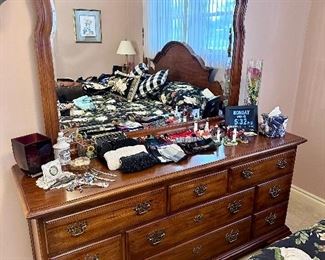 Thomasville dresser with mirror.