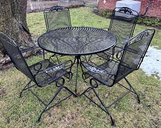 Really nice Woodard Patio set, spring coil chairs.