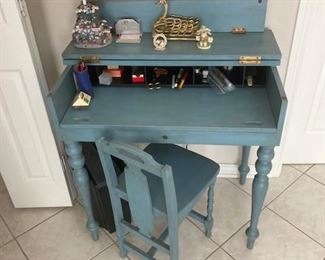 spinet style desk and chair