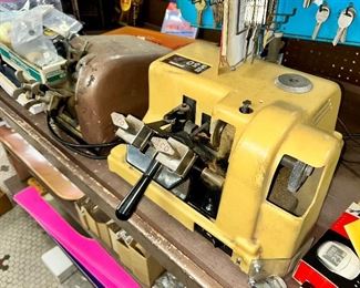 ILCO 025 key cutting machine