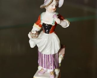 This piece is small-Meissen