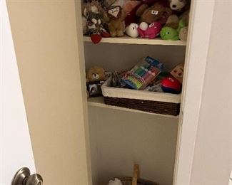 Vintage dolls, knitting yarn