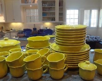 Italian ceramic dinnerware