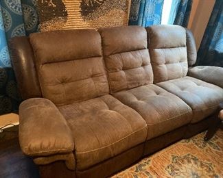 Couch w/recliners on ends