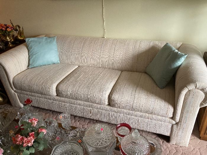 Estate sale in Northbrook, IL starts on 2/11/2023