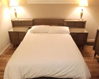 Mid Century Modern American Martinsville bed frame. Part of a matching full bedroom suite