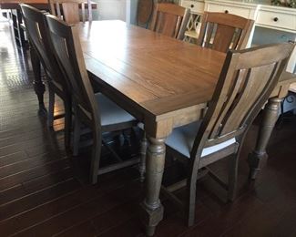 Gorgeous farm table.