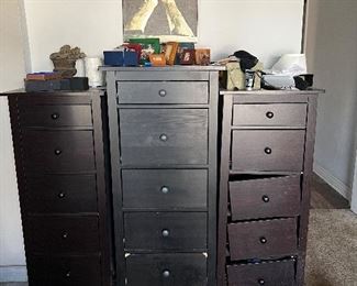 Lingerer dresser $70, Lingere $45, Dresser $70