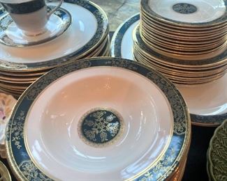 Royal Doulton "Carlyle" fine bone china