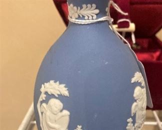 Small Wedgwood vase
