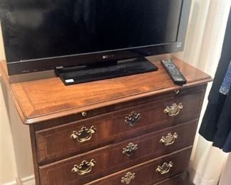 4-drawer chest; TV
