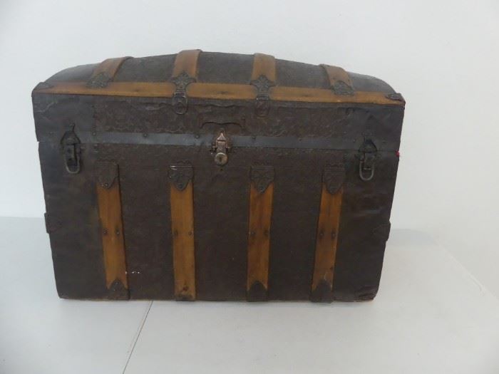 Antique Early 1900s Dome Top Steamer Trunk