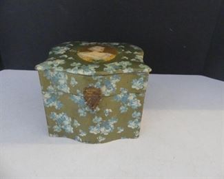 Antique Late 1800s Victorian Collar Box/Trinket Box with Beautiful Lithograph