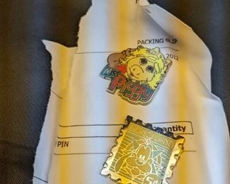 Miss Piggy Disney Trading Pin and Goofy  Stamp Pin