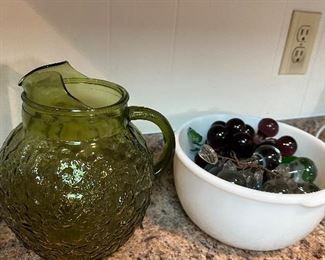 Glass pitcher and glass grapes 