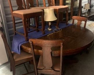 Round oak table w/3 leaves and 6 T back chaires