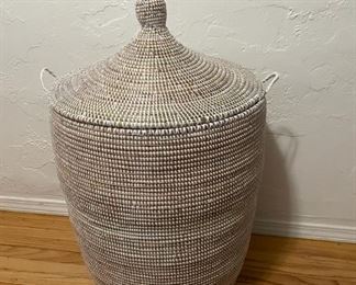 XL hand-woven laundry basket
